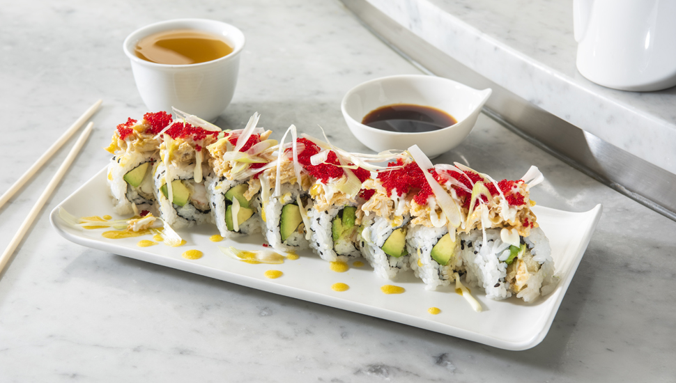 8 sushi rolls on a tray