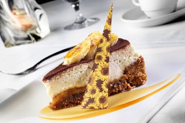 elegant banana cream cake