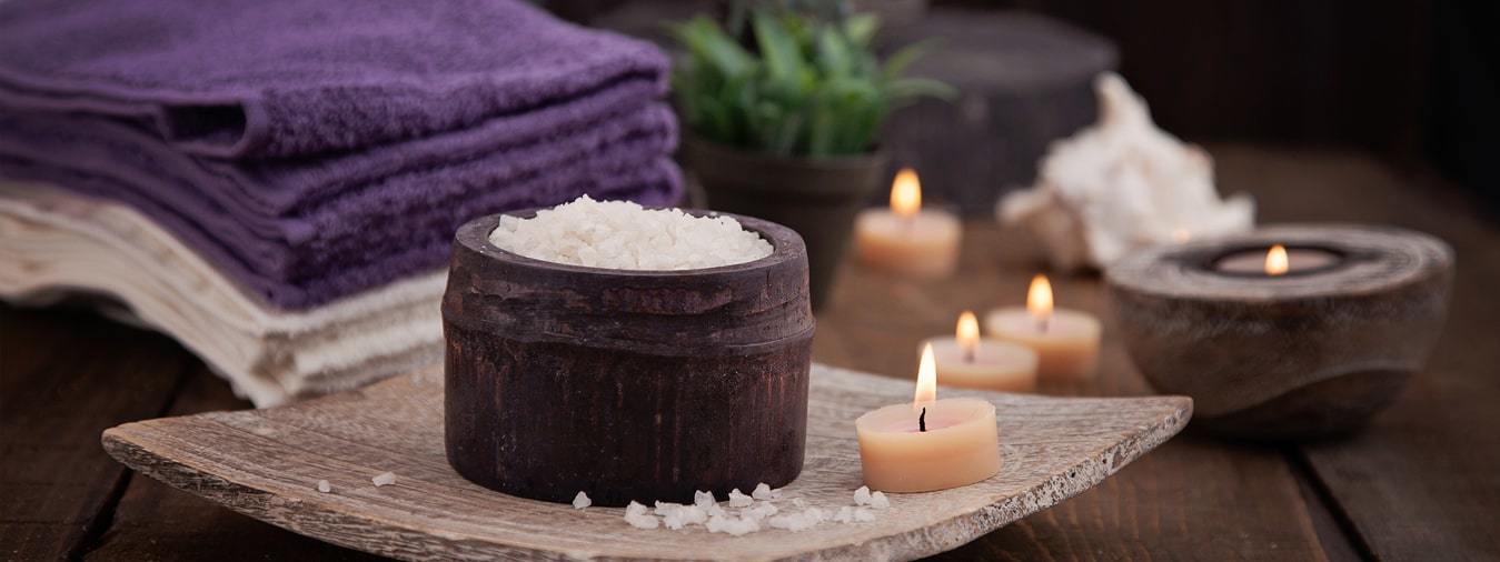 Therapeutic salt and candles in Ahsi spa