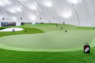 Indoor short game range at Golf Dome
