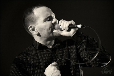 Paul Valentino singing into a microphone